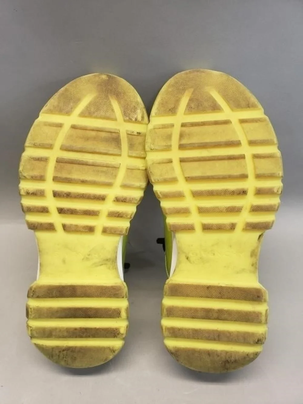 Givenchy Spectre Runner in fluorescent yellow, size 9